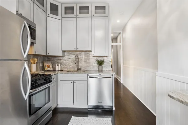 $525,000 | 2151 North Seminary Avenue, Unit B, Chicago, IL 60614