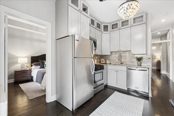 $525,000 | 2151 North Seminary Avenue, Unit B, Chicago, IL 60614