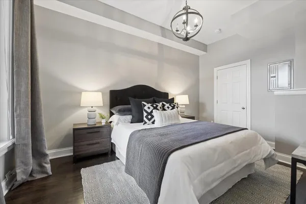 $525,000 | 2151 North Seminary Avenue, Unit B, Chicago, IL 60614