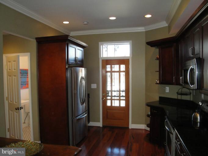 37 R Street Northwest Washington, DC 20001 - Photo 16 of 30 Kitchen