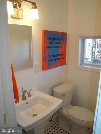 37 R Street Northwest Washington, DC 20001 - Photo 3 of 30 1/2 Bath