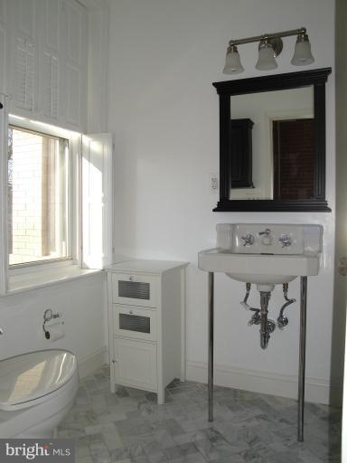37 R Street Northwest Washington, DC 20001 - Photo 21 of 30 Front MBA