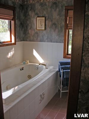 162 Wedgewood Road Bethlehem, PA 18017 - Photo 16 of 19 Gallery Image 16