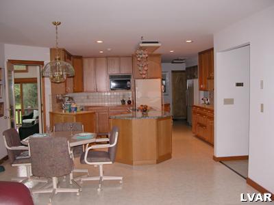 162 Wedgewood Road Bethlehem, PA 18017 - Photo 5 of 19 Gallery Image 5
