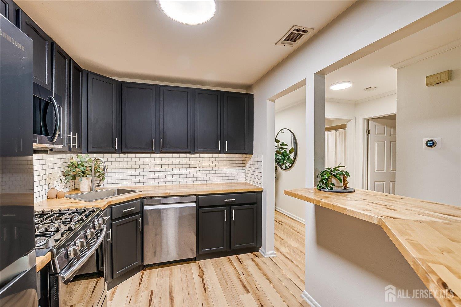 2701 Ridgefield Court Helmetta, NJ 08828 - Photo 20 of 39