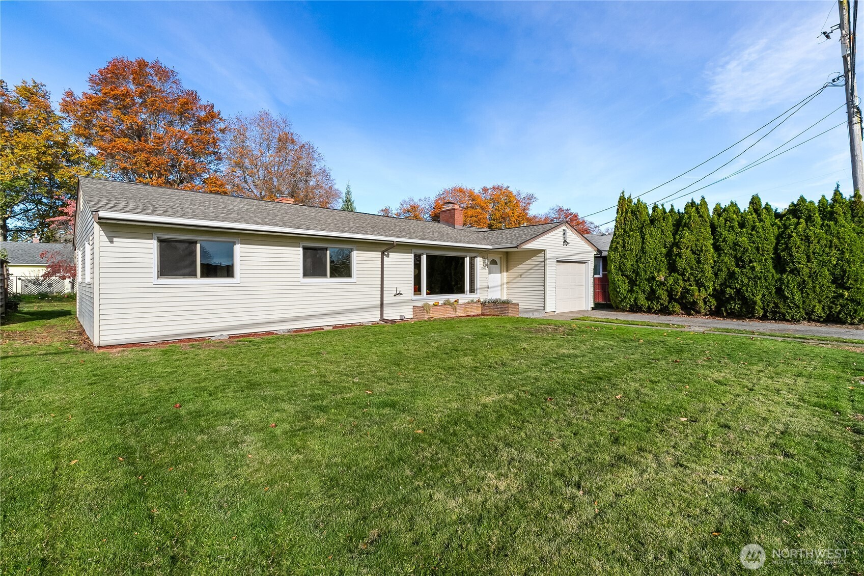 1510 E Street Lynden, WA 98264 - Photo 2 of 32 a front view of a house with a yard