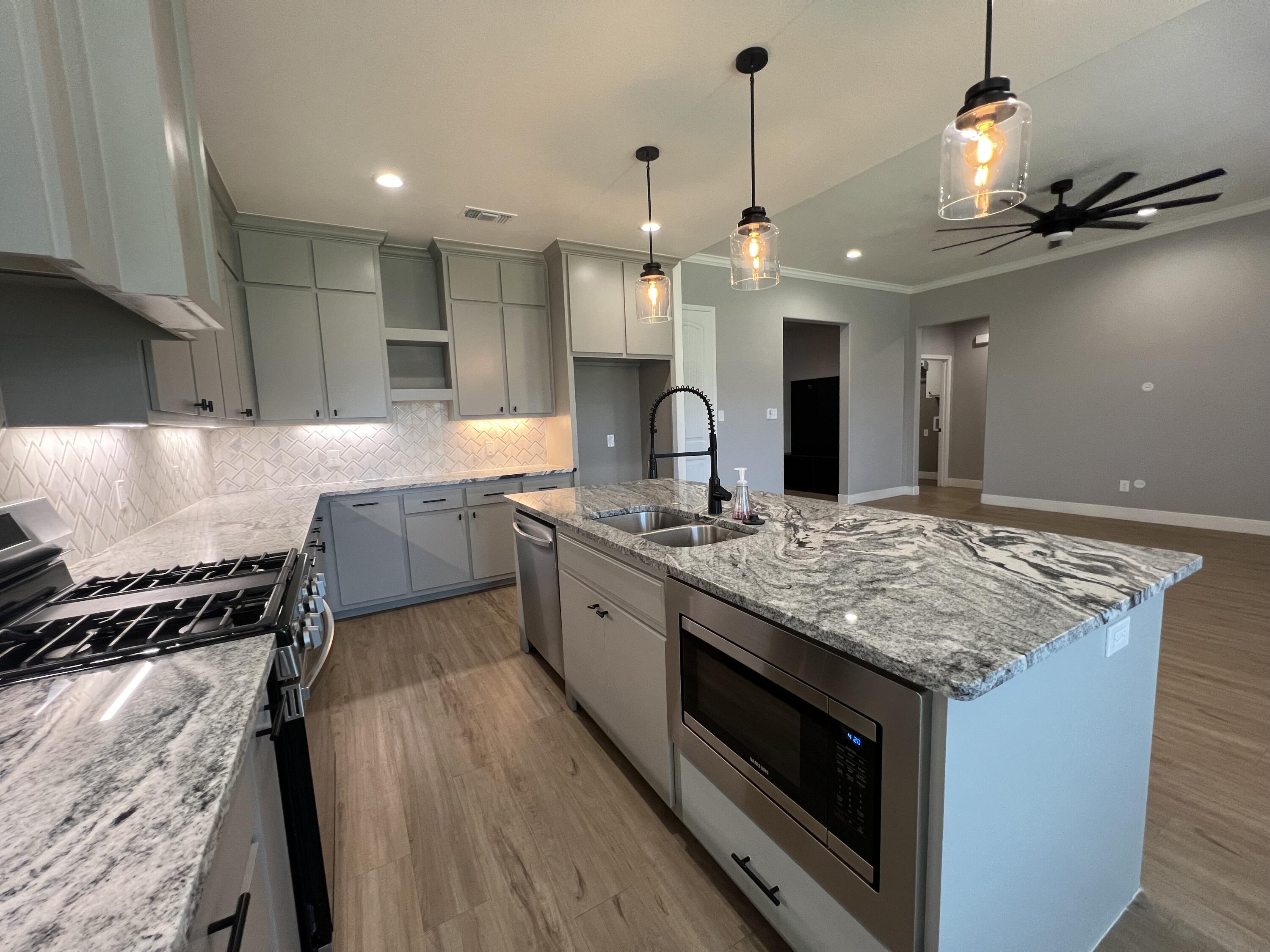 1703 Quincy Avenue Lubbock, TX 79416 - Photo 2 of 25 IMG_0927