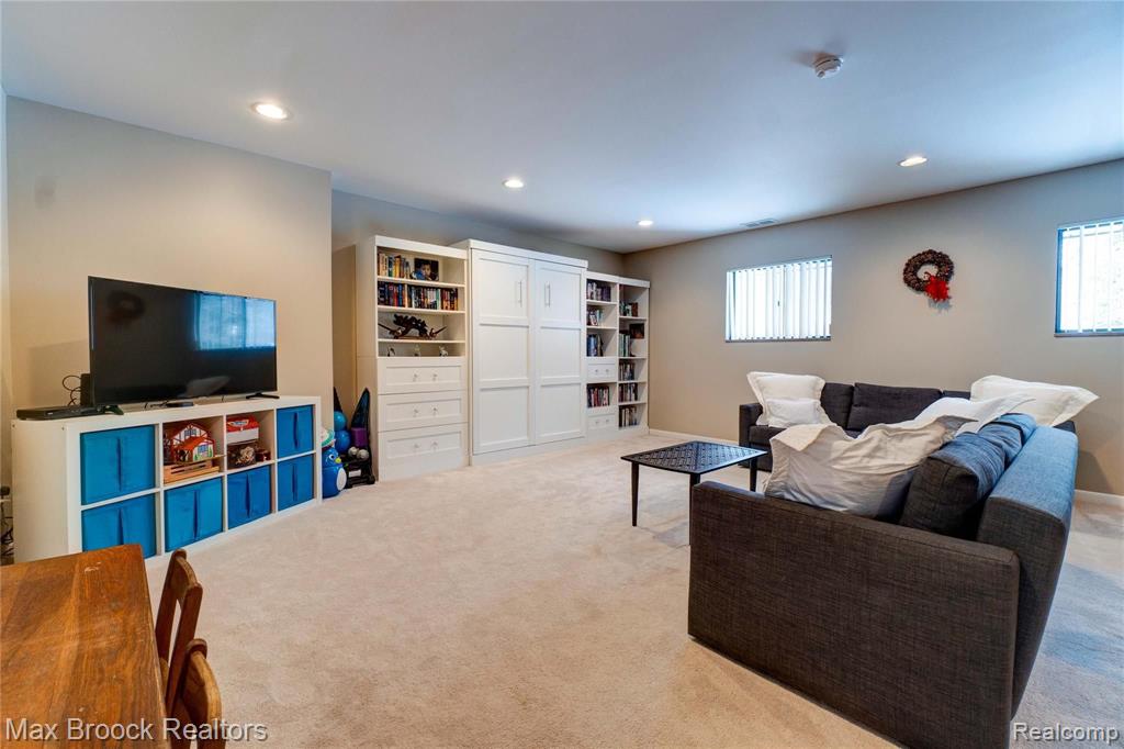 6865 Halyard Road Bloomfield Hills, MI 48301 - Photo 35 of 49