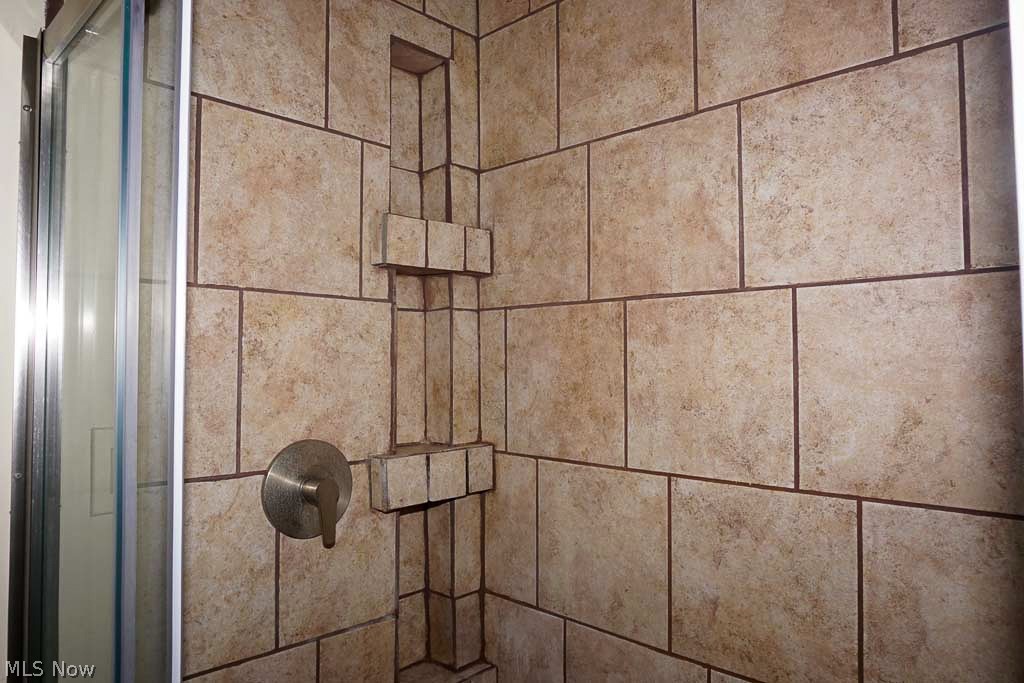 1669 Maple Road Cleveland Heights, OH 44121 - Photo 19 of 32