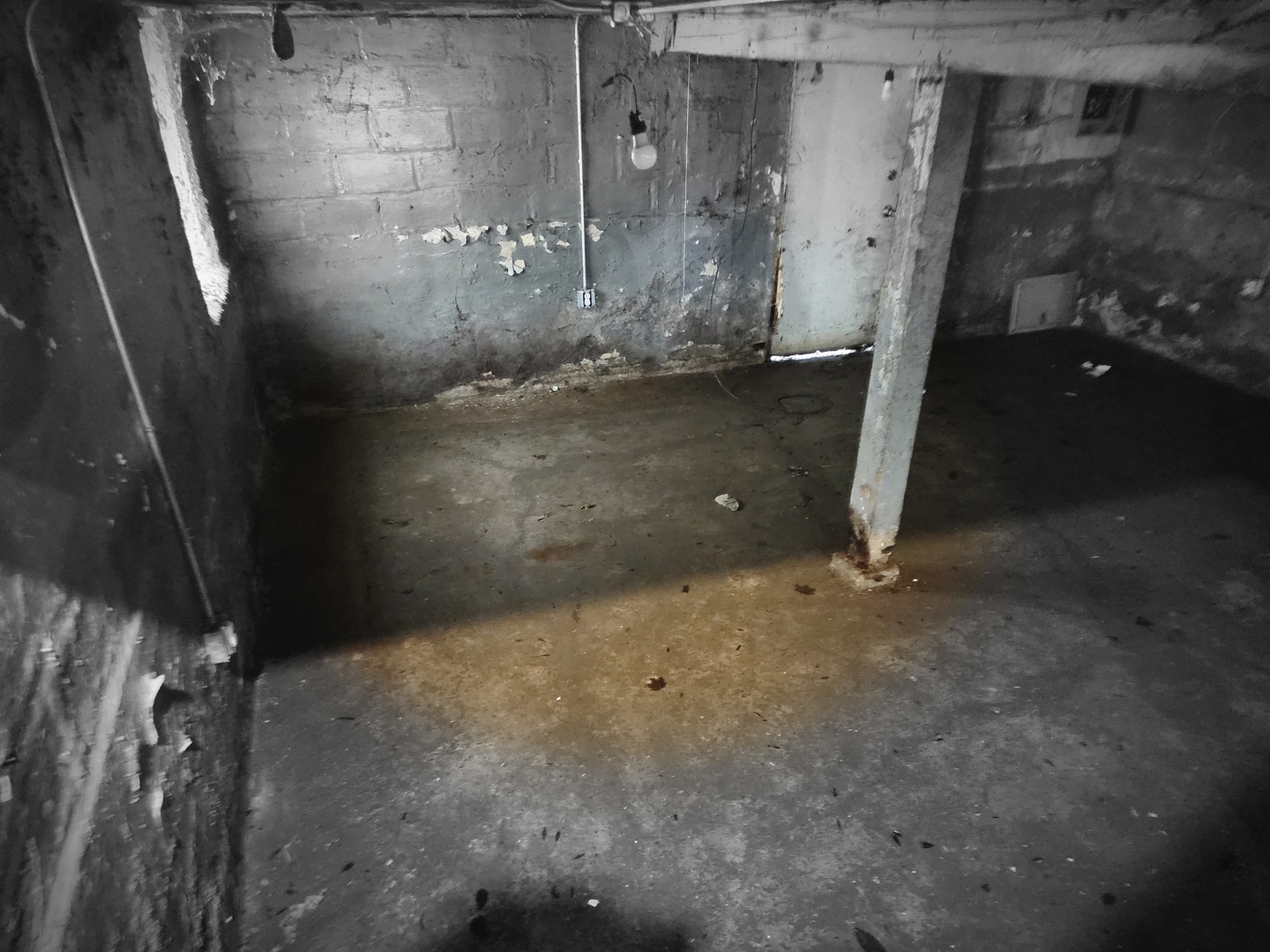 6953 South Elizabeth Street Chicago, IL 60636 - Photo 7 of 20 a view of water heater room