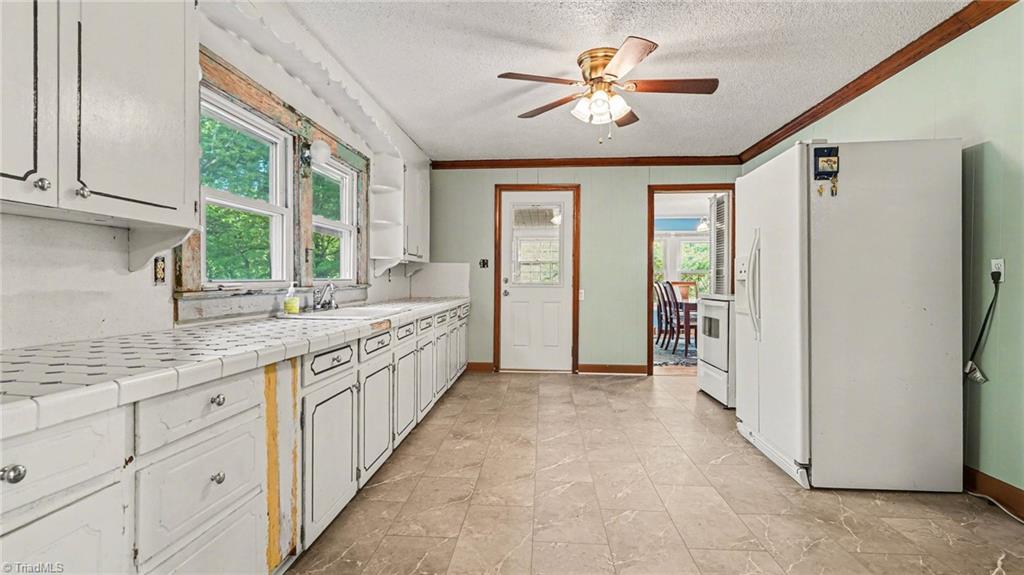 312 Pineywood Road Thomasville, NC 27360 - Photo 7 of 24 Gallery Image 7