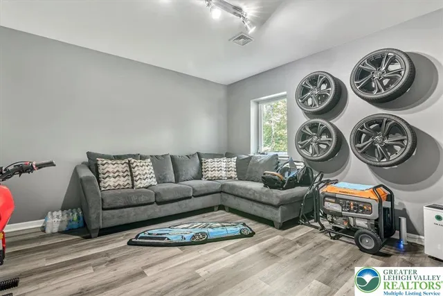 $449,900 | 401 Pierce Lane, East Stroudsburg, PA 18301