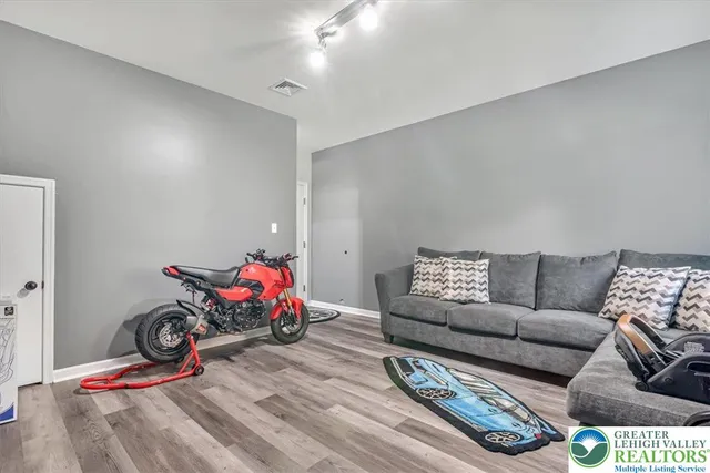 $449,900 | 401 Pierce Lane, East Stroudsburg, PA 18301