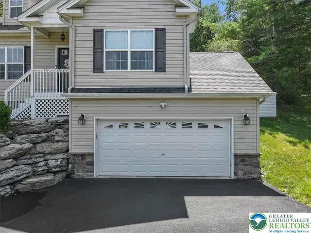 $449,900 | 401 Pierce Lane, East Stroudsburg, PA 18301