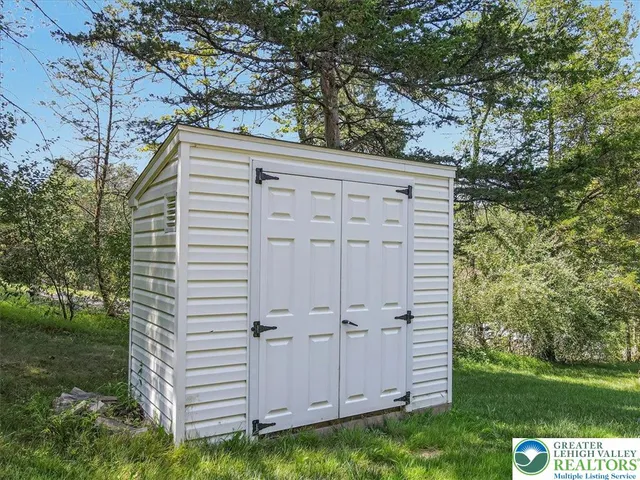 $449,900 | 401 Pierce Lane, East Stroudsburg, PA 18301