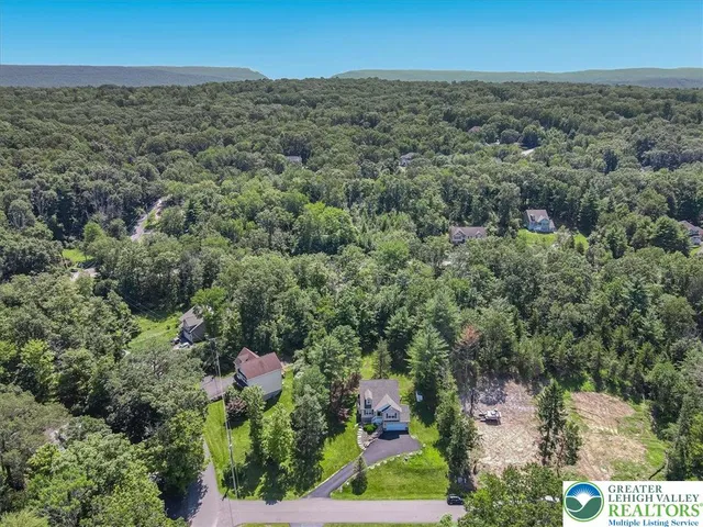 $449,900 | 401 Pierce Lane, East Stroudsburg, PA 18301