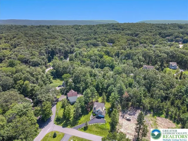 $449,900 | 401 Pierce Lane, East Stroudsburg, PA 18301