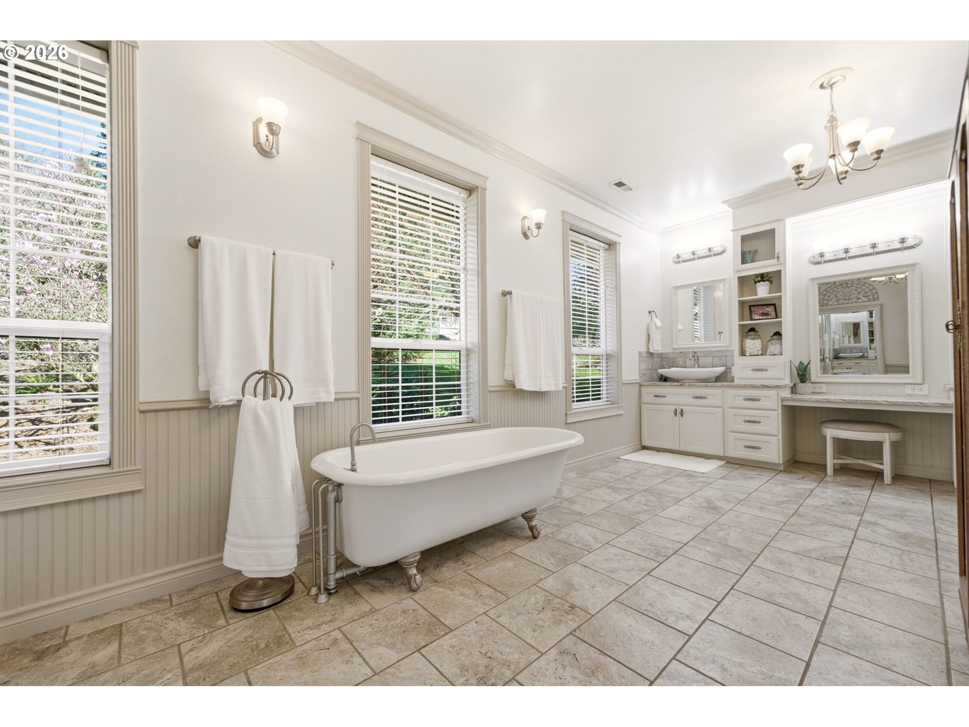 2910 Southeast 282nd Court Camas, WA 98607 - Photo 29 of 48 Owner's Suite Bathroom