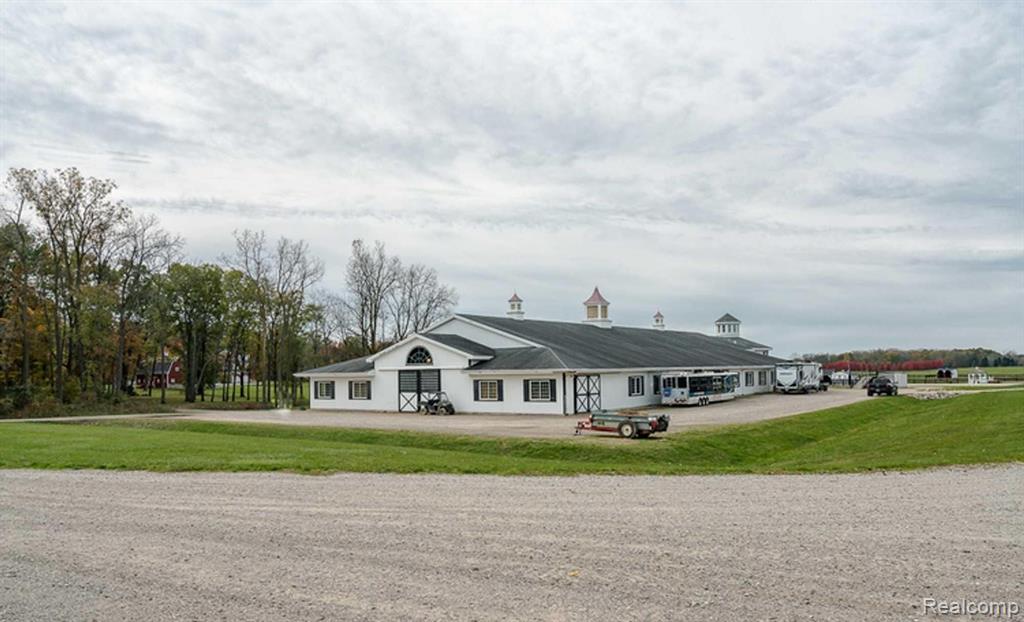 5820 Shoeman Road Haslett, MI 48840 - Photo 9 of 65