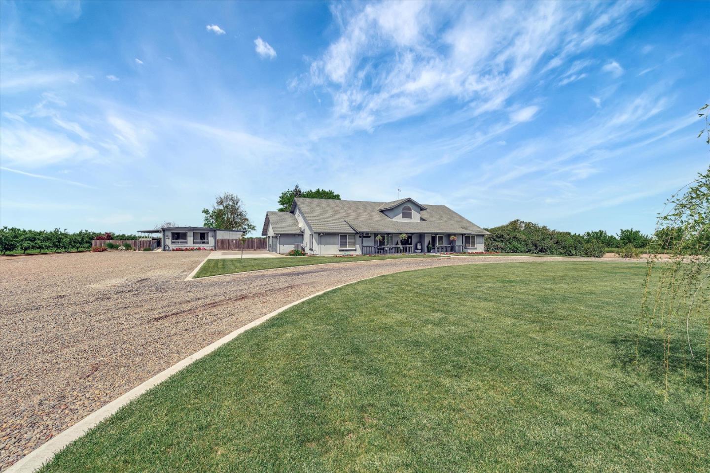 10055 South Henry Road Farmington, CA 95230 - Photo 3 of 98 Gallery Image 3