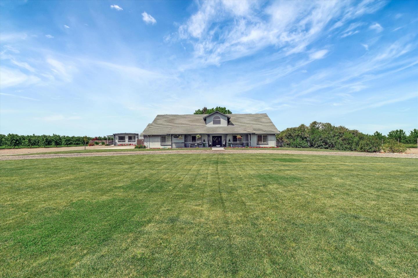10055 South Henry Road Farmington, CA 95230 - Photo 4 of 98 Gallery Image 4