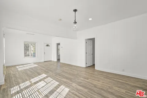 $1,250,000 | 530 Almond Avenue, Long Beach, CA 90802