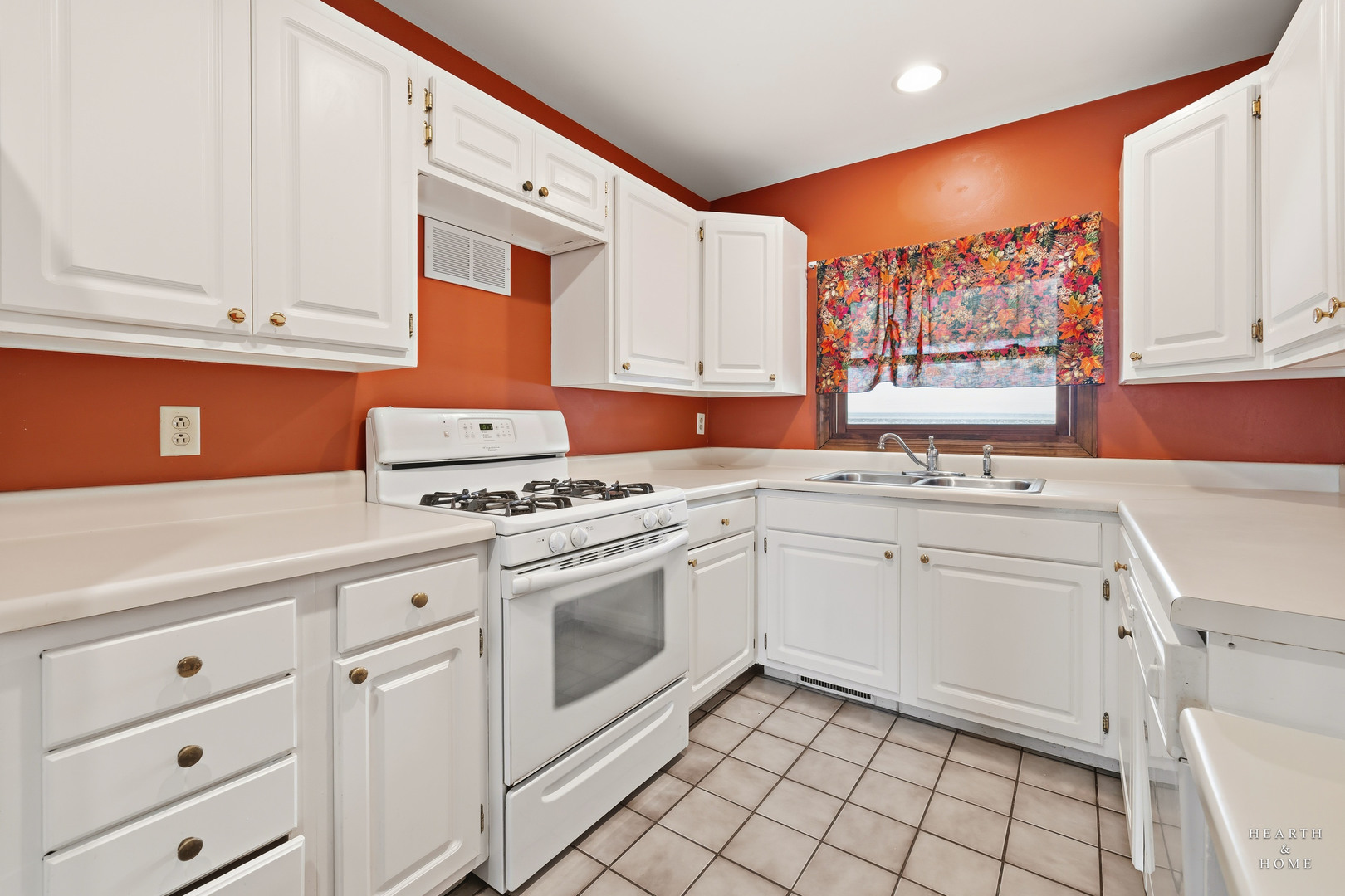 4911 Redbird Lane Crystal Lake, IL 60012 - Photo 4 of 39