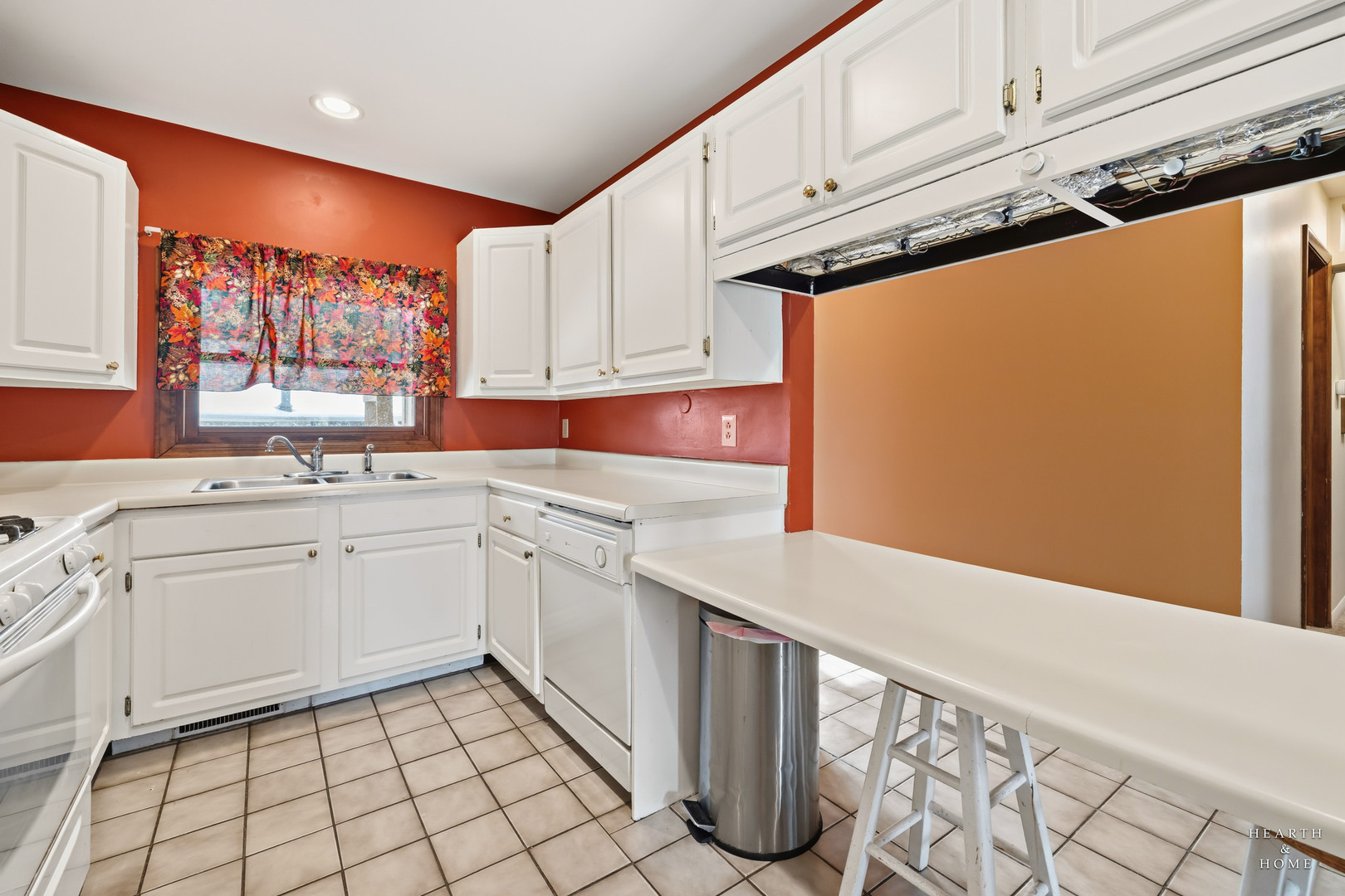 4911 Redbird Lane Crystal Lake, IL 60012 - Photo 5 of 39