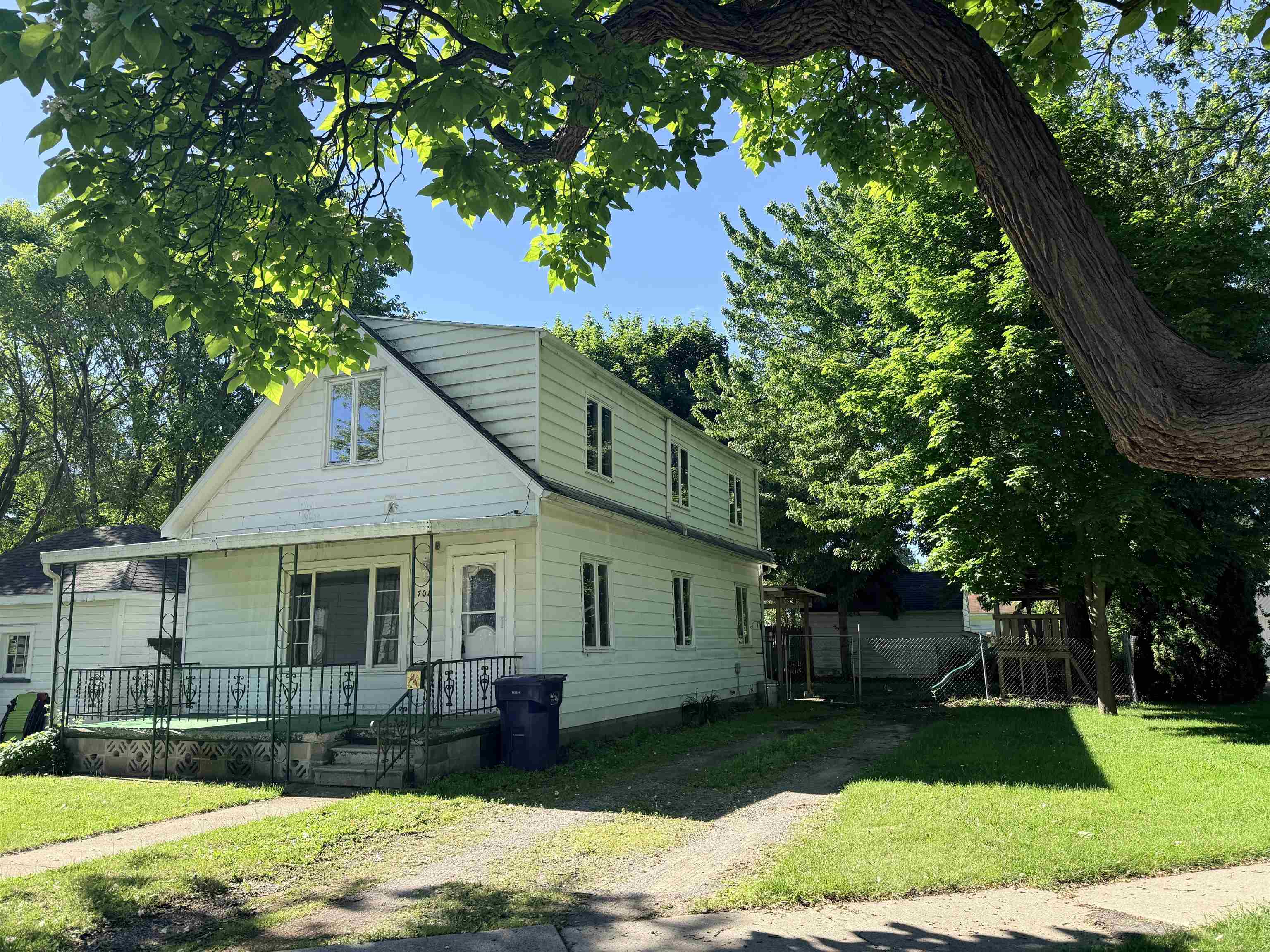 708 Woodside Lane Bay City, MI 48708 - Photo 1 of 22
