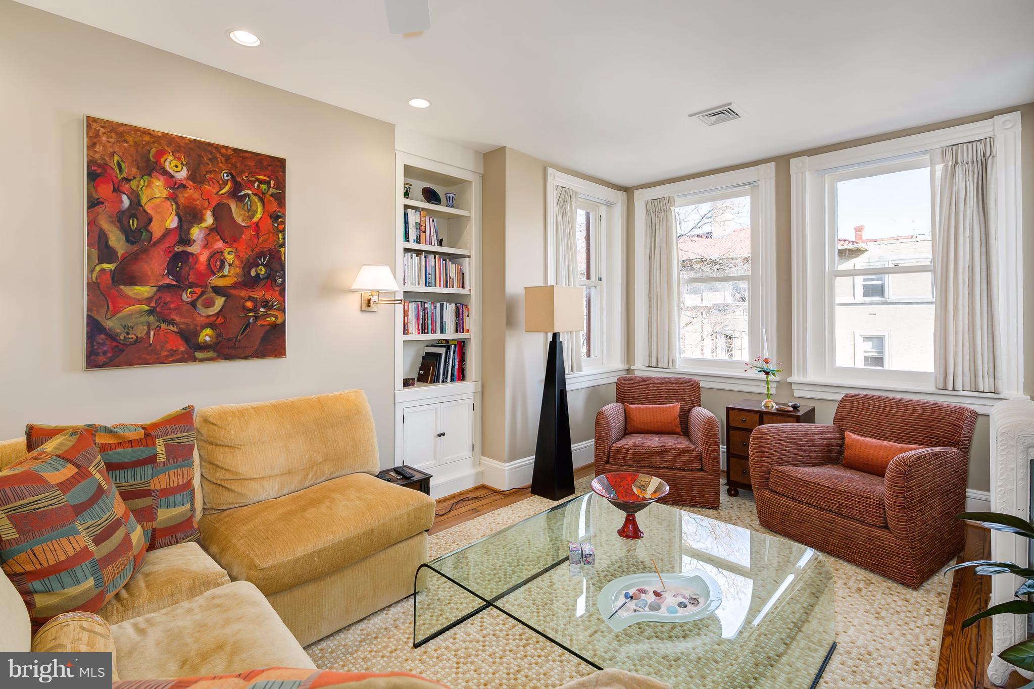 1616 22nd Street Northwest Washington, DC 20008 - Photo 17 of 27 Large Bedroom with en-suite bath U2