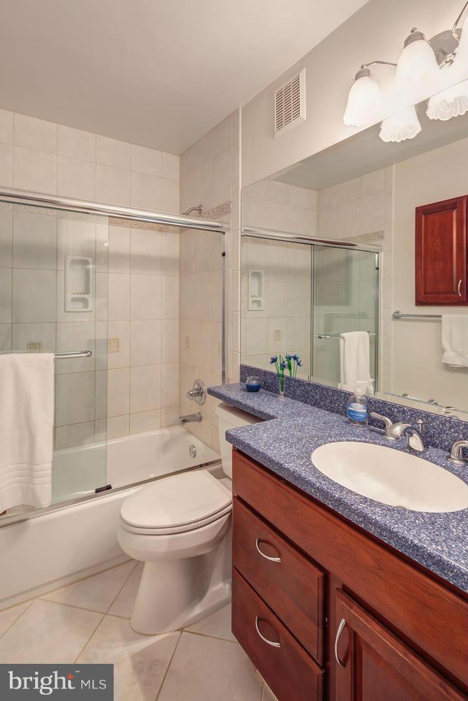 5939 Bayshire Road, Unit 121 Springfield, VA 22152 - Photo 19 of 30 Bath