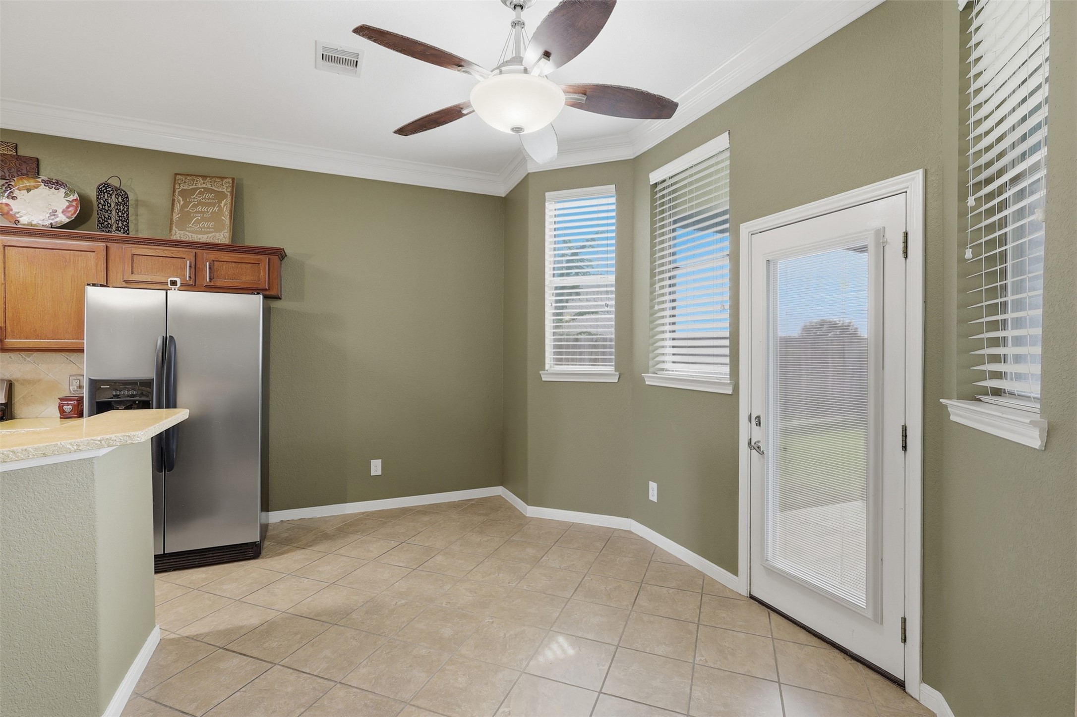 4838 Roaring Springs Road Pasadena, TX 77505 - Photo 10 of 38 Bright dining area with easy access to the backyard through glass door.