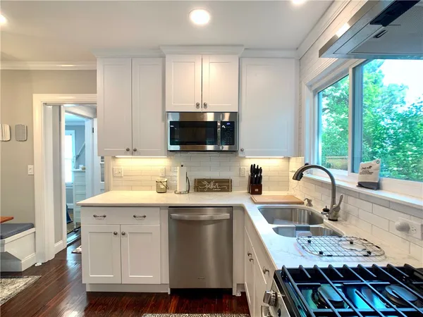 $2,800 | 18 Sylvan Street, Newport, RI 02840