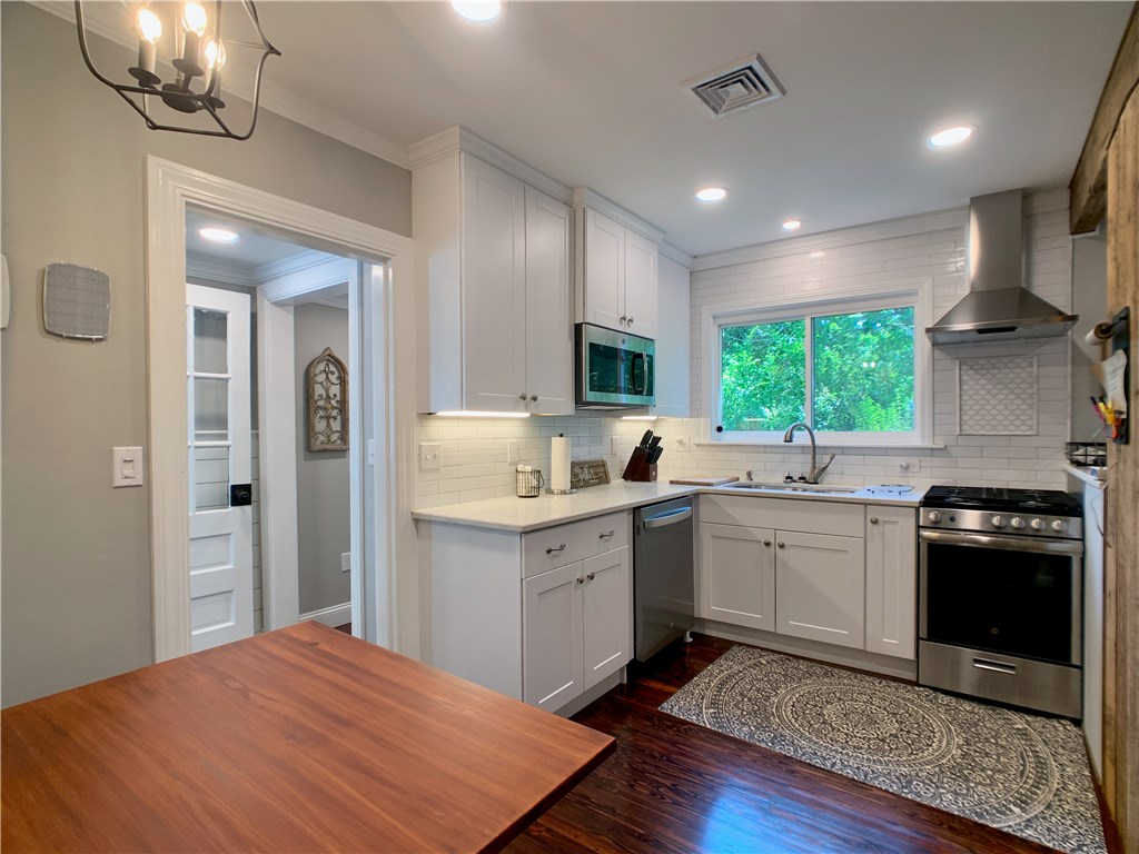 18 Sylvan Street Newport, RI 02840 - Photo 9 of 29