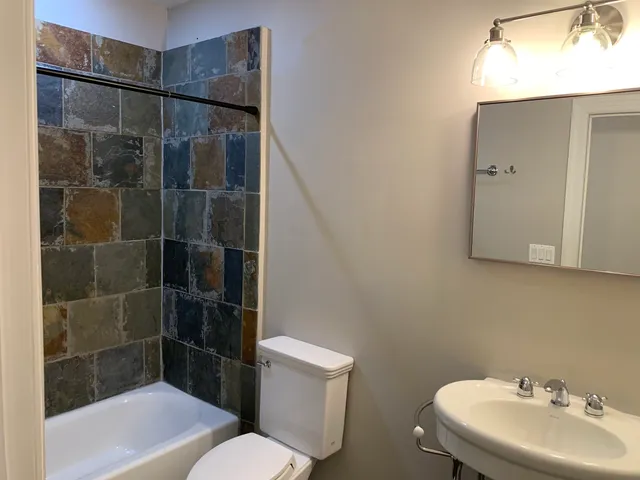 $2,000 | 1324 West Pratt Boulevard, Unit 1W, Chicago, IL 60626