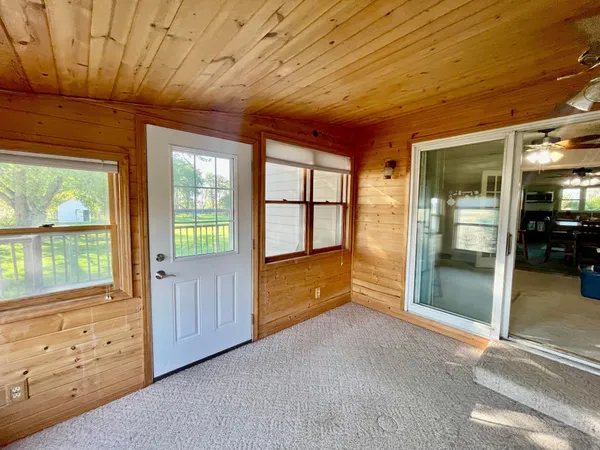 $279,500 | 18267 Knauf Avenue, Reading, MN 56165
