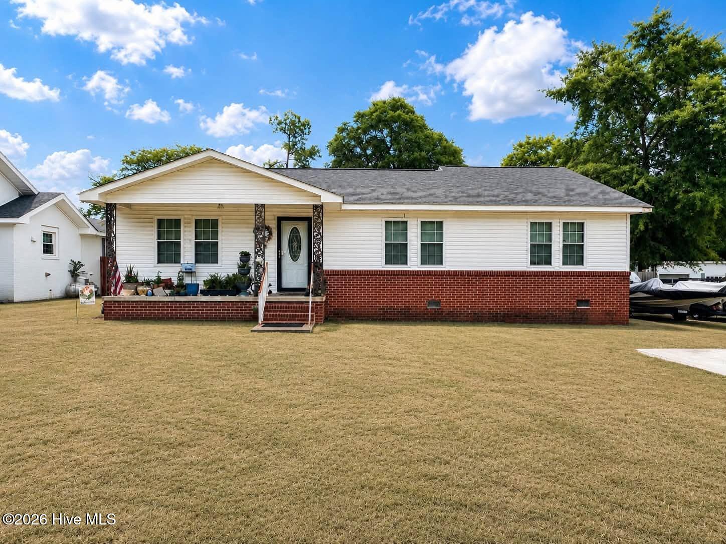 803 Rice Street Hamlet, NC 28345 - Photo 1 of 5