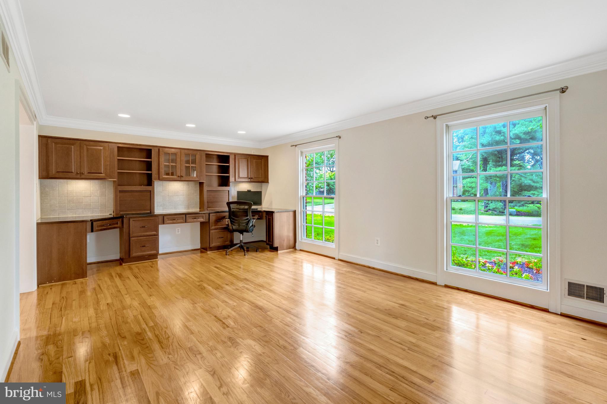 1301 Stone Meadow Way Vienna, VA 22182 - Photo 9 of 48