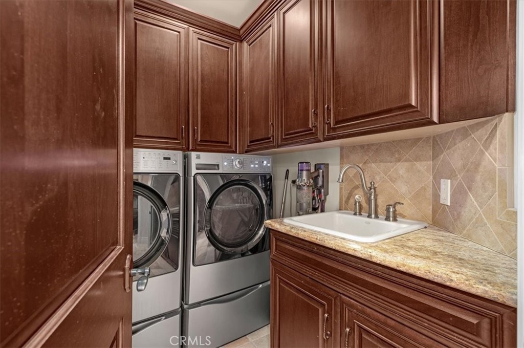 413 Via Bandolero Arroyo Grande, CA 93420 - Photo 25 of 75 a utility room with dryer and washer