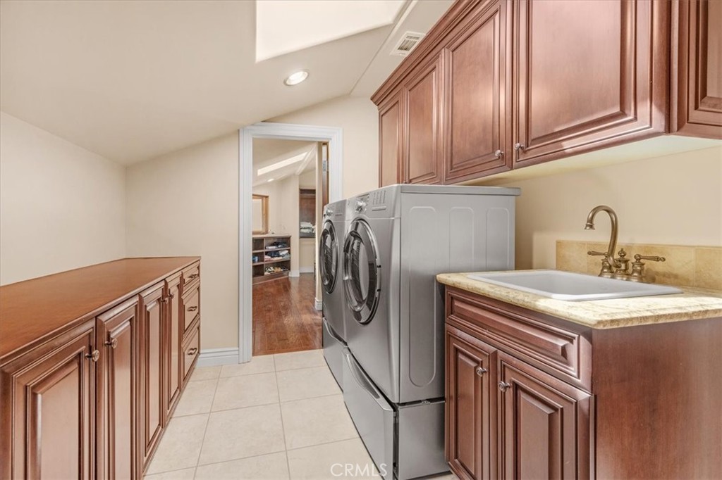 413 Via Bandolero Arroyo Grande, CA 93420 - Photo 46 of 75 a utility room with dryer and washer