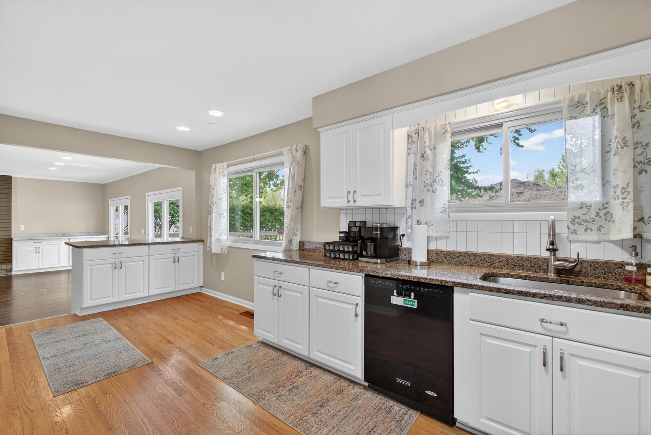 33541 Stocker Street Farmington, MI 48335 - Photo 16 of 52 Kitchen / Nook