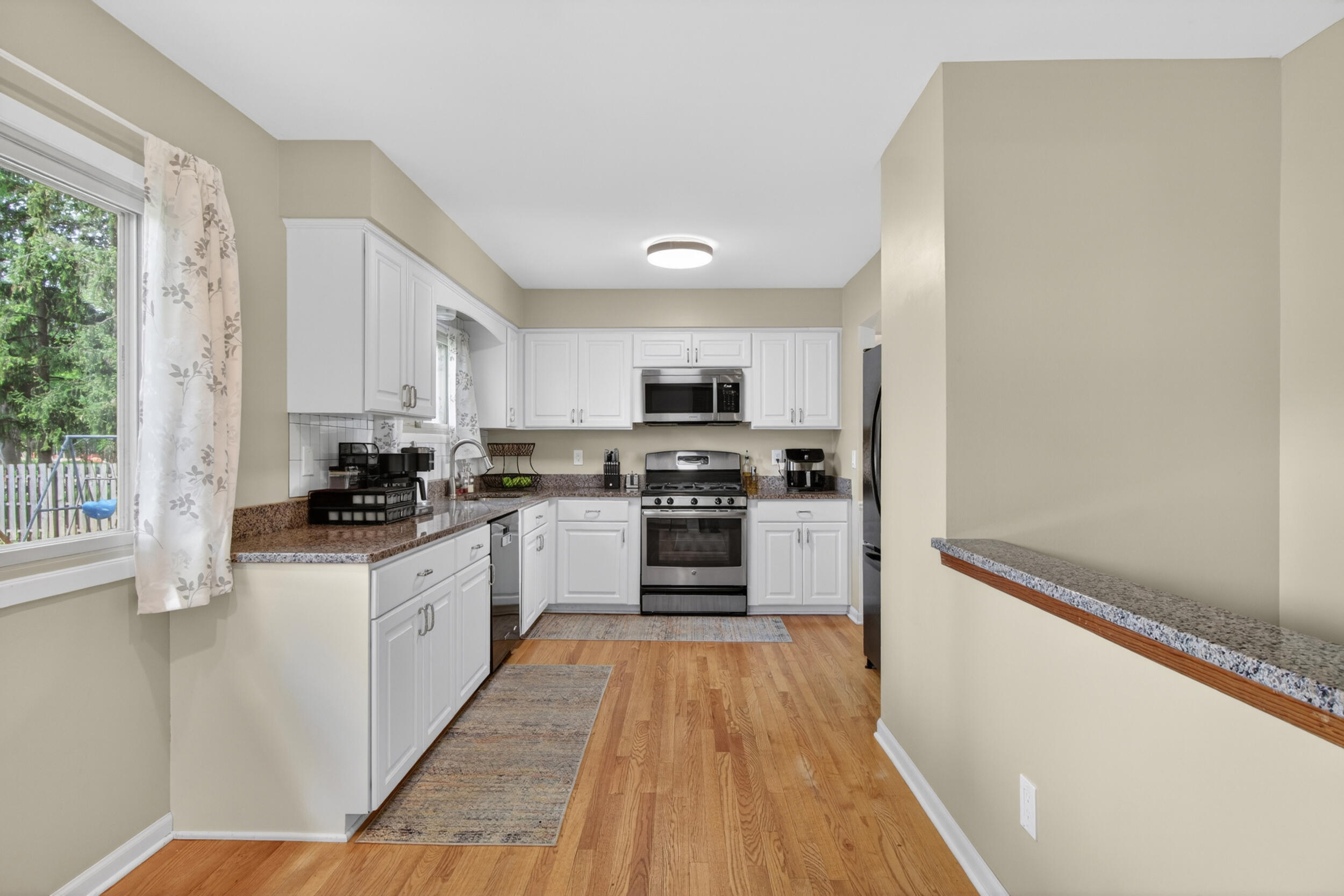 33541 Stocker Street Farmington, MI 48335 - Photo 22 of 52 Kitchen / Nook