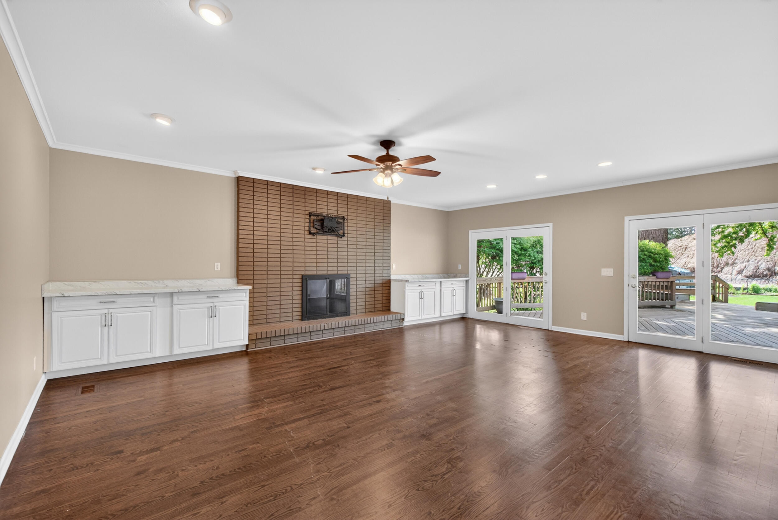 33541 Stocker Street Farmington, MI 48335 - Photo 25 of 52 Living Room