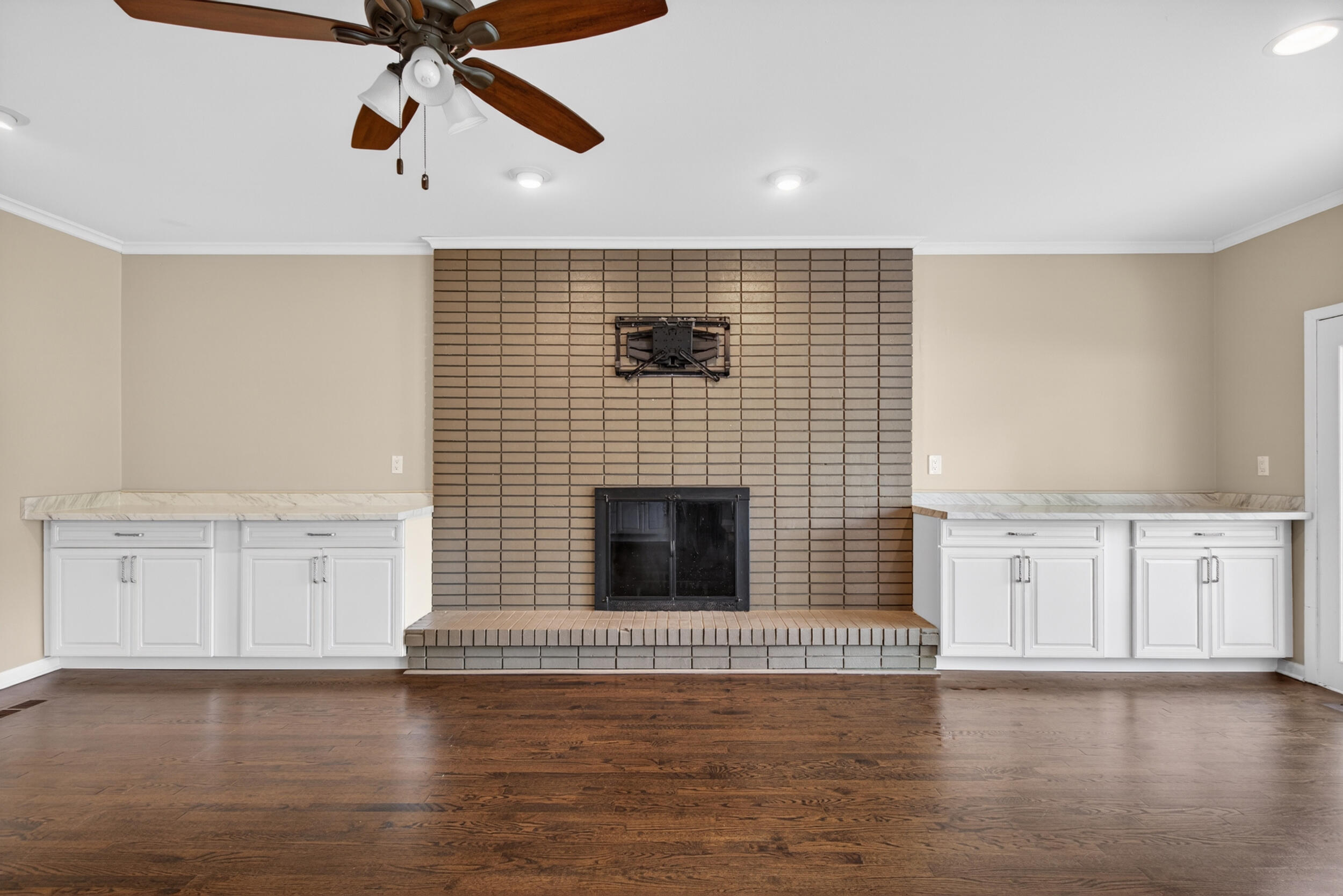 33541 Stocker Street Farmington, MI 48335 - Photo 26 of 52 Living Room