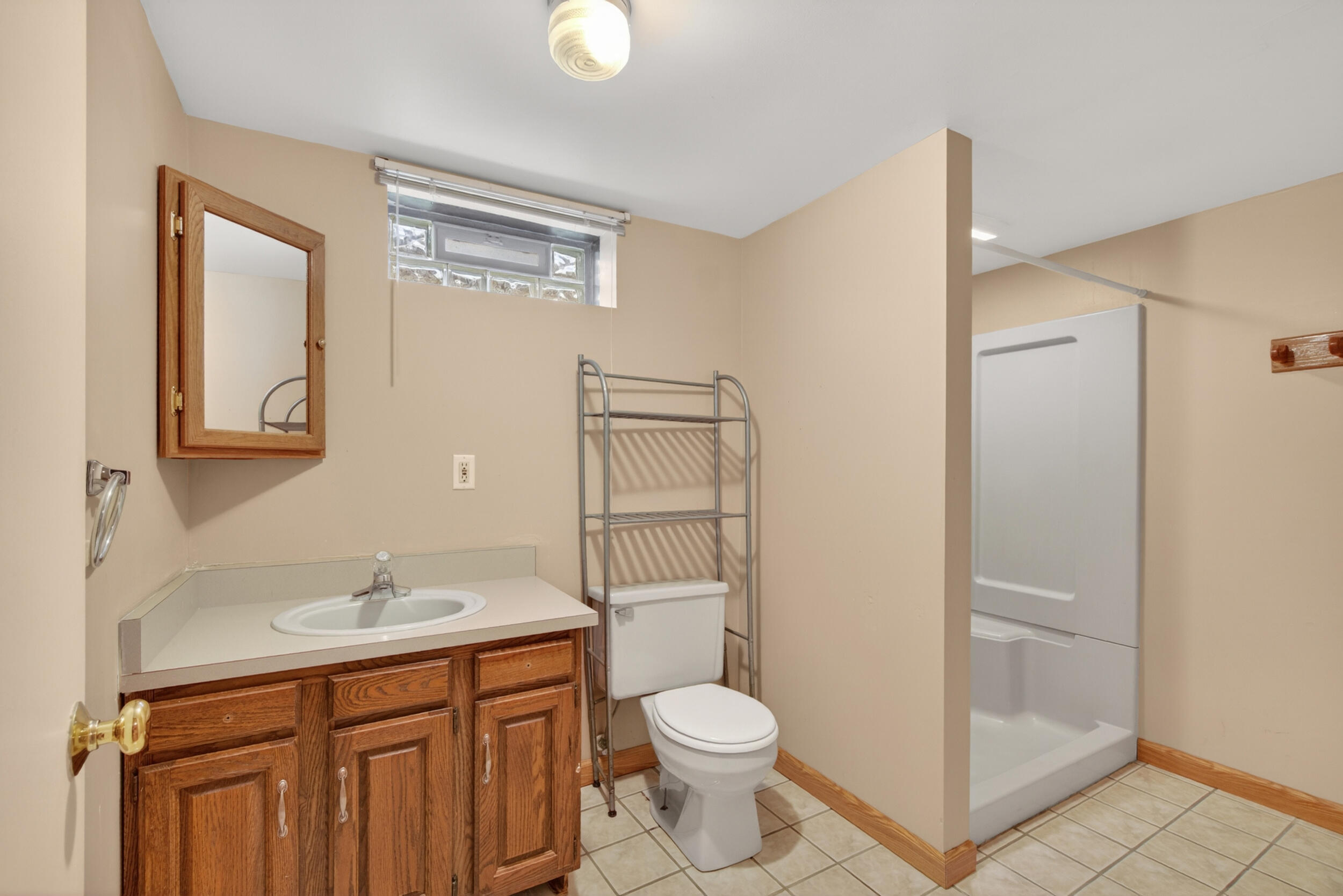 33541 Stocker Street Farmington, MI 48335 - Photo 36 of 52 Basement Full Bathroom