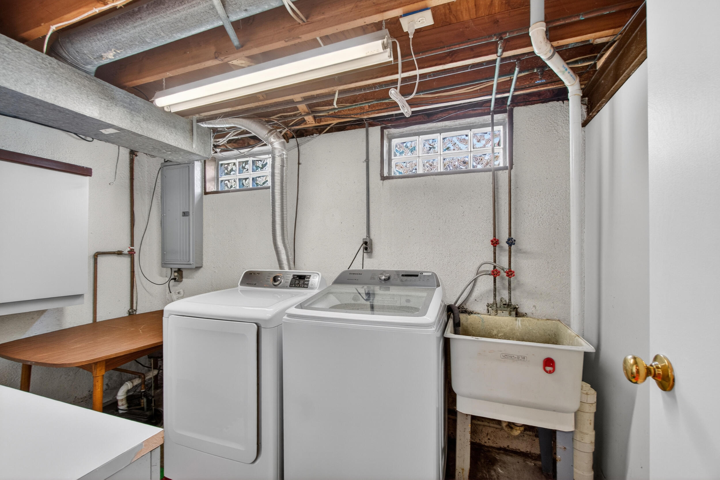 33541 Stocker Street Farmington, MI 48335 - Photo 38 of 52 Laundry Room