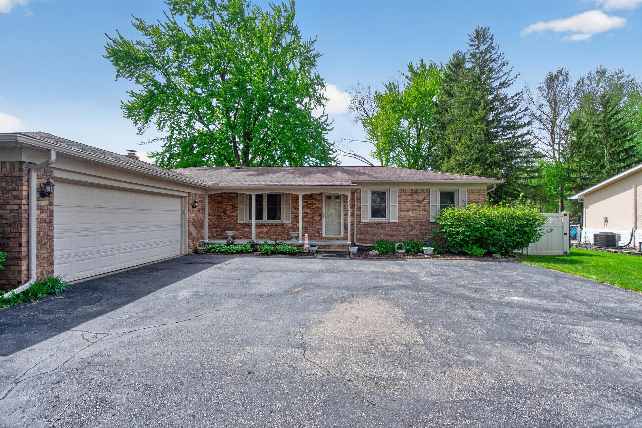 33541 Stocker Street Farmington, MI 48335 - Photo 4 of 52 Parking