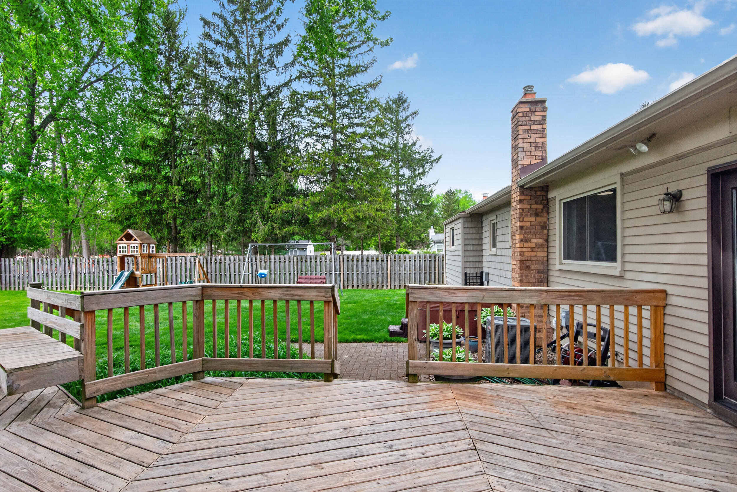 33541 Stocker Street Farmington, MI 48335 - Photo 41 of 52 Backyard Deck