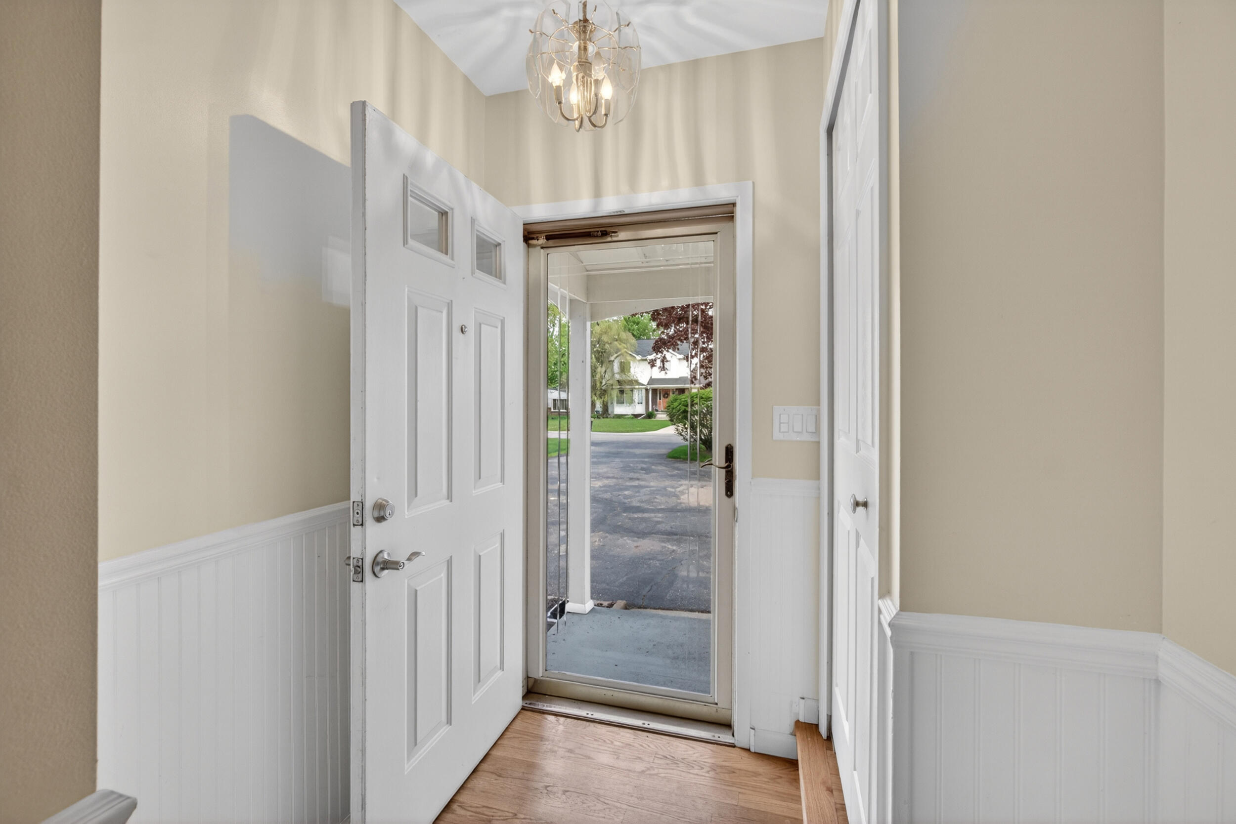 33541 Stocker Street Farmington, MI 48335 - Photo 6 of 52 Entry