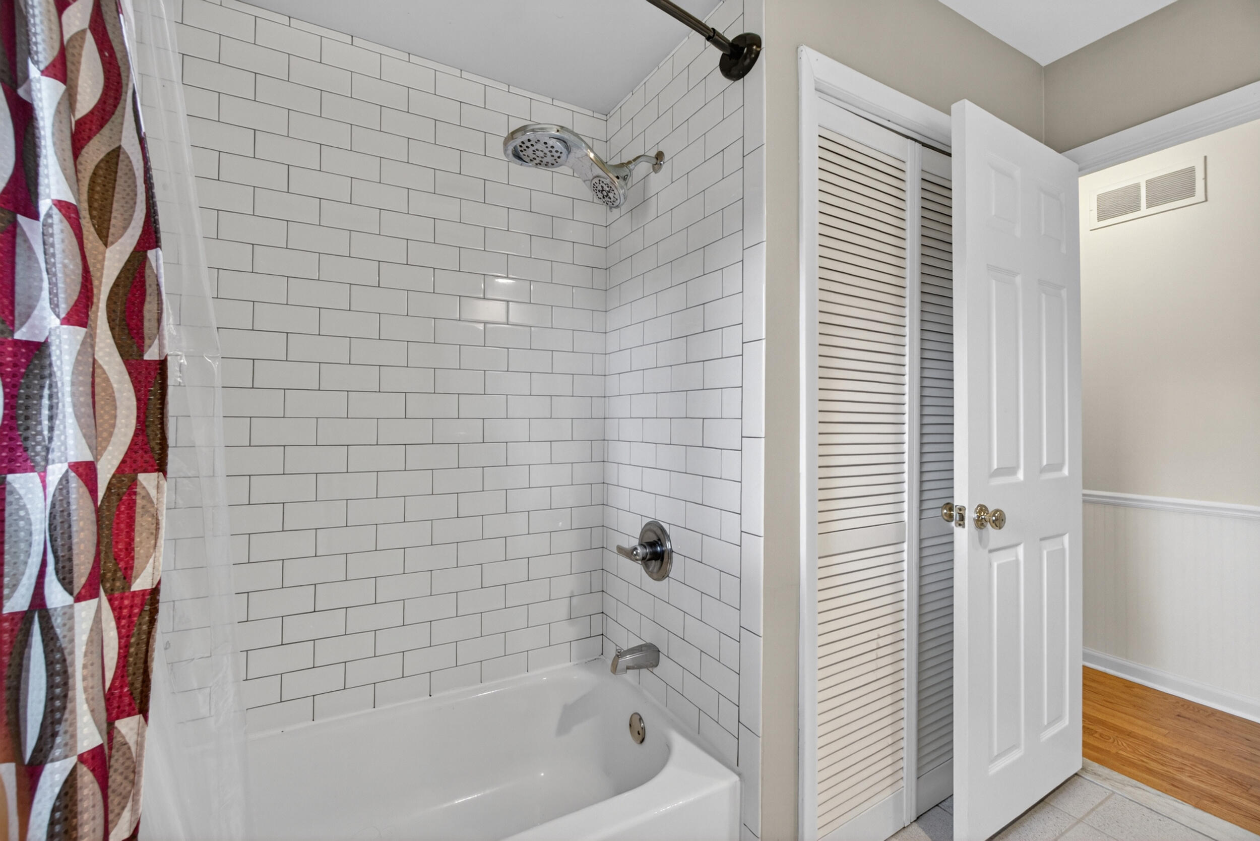 33541 Stocker Street Farmington, MI 48335 - Photo 10 of 52 Main Bathroom
